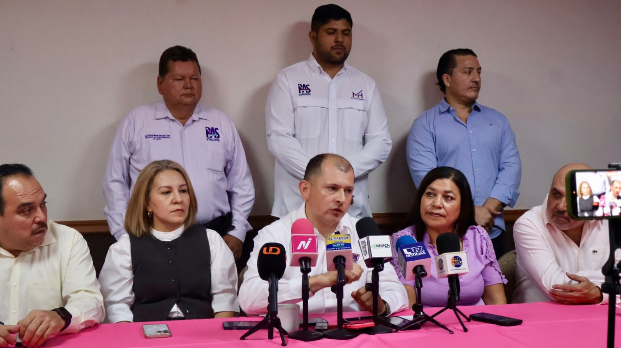Resucita a MALOVA, aspirante Rodolfo Valenzuela Sánchez.
¿Pedradas a Gerardo Vargas?. Ya aceleran recorridos.
PAS no llegará tarde al 2027: Robespierre Lizárraga, el 15 habrá sorprais….
No quieren soltar a Imelda.
No quieren ser policías en Culiacán, puede hacer crisis.