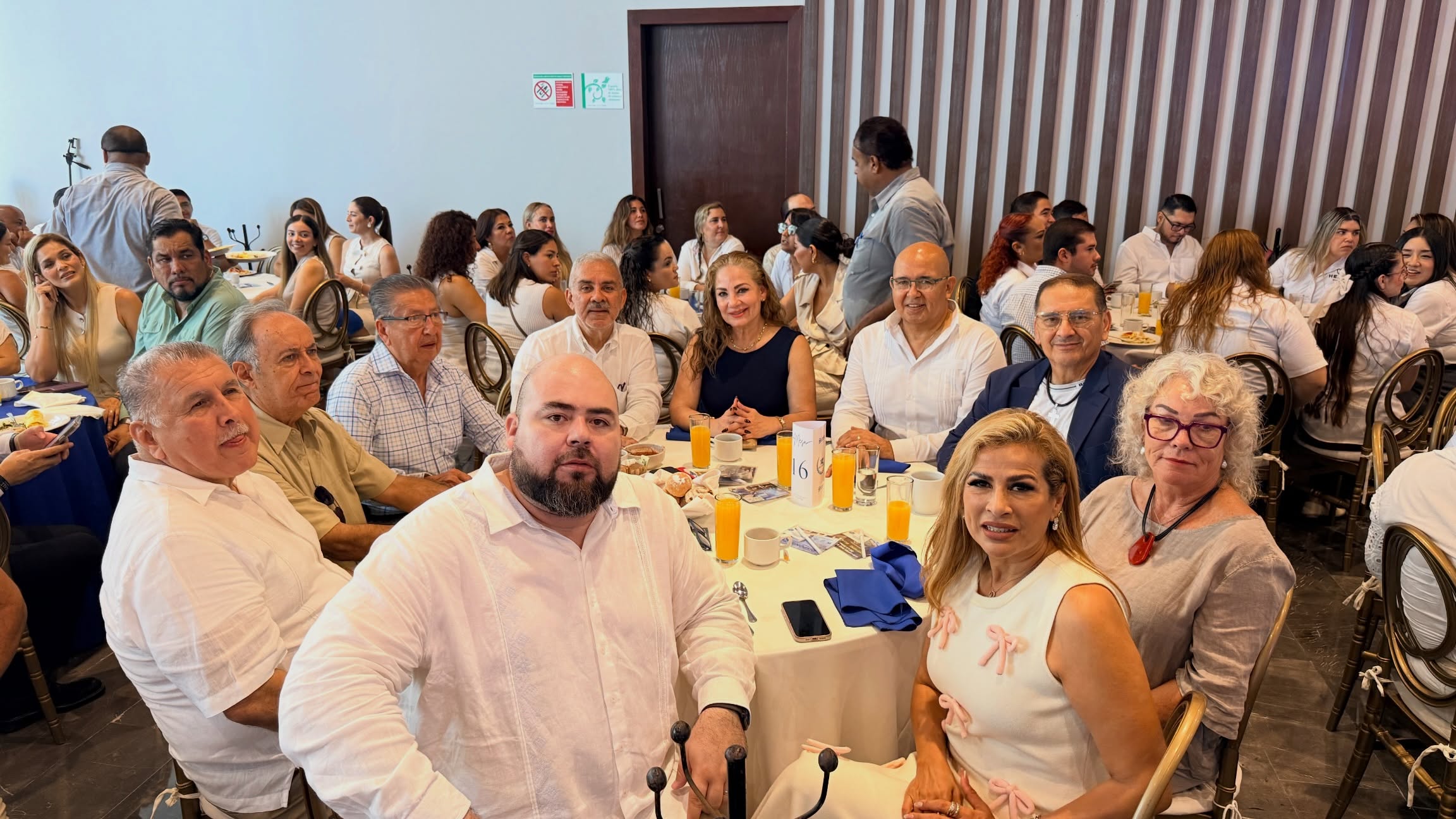 El PAS anunciará relanzamiento este sábado. No seremos comparsa, afirma.
Canaco Mazatlán demuestra su aceptación y fortaleza social y política.
Acelerando motores. Reacciones en los otros frentes.
Anuncia INE calendario electoral a partir del 10 de septiembre.