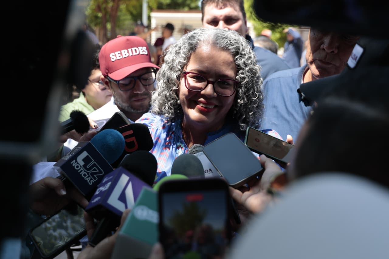 A quien le conviene que la situación no se componga en Sinaloa?.
Ahora resulta que protegen políticos y a ciudadanos no, como queda demostrado en hechos.
Gobernadora Graciela Domínguez inicia intensa gira por el estado.
Aceleran paso en Sinaloa los naranjas y tricolores.
Centro de Mazatlán en pleno abandono.
