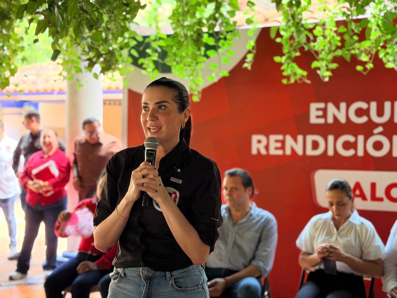 Metiendo el acelerador a fondo.
Populosa colonia Juárez de Mazatlán se convirtió en el ombligo del Morenismo.
Días de intensa actividad política en Sinaloa. Tanto PAS como el PRI trotan al partidero.

