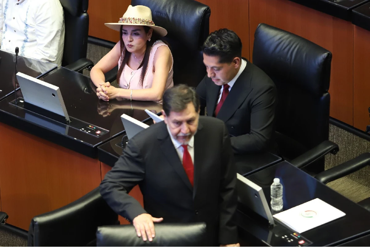 Priista Ignacio  Mier viene a poner orden en Sinaloa.
Propondrán a 4 con posibilidad de cinco, dijo.
MC se pone las pilas y va sobre Morena por andar encampañados.
PAS prepara sorpresa para el sábado 15.
Paloma Sánchez prepara gira estatal, arrancando con agenda saturada en Mazatlán.
Al ternuritas Fernández Noroña lo arropa el TRIFE.
