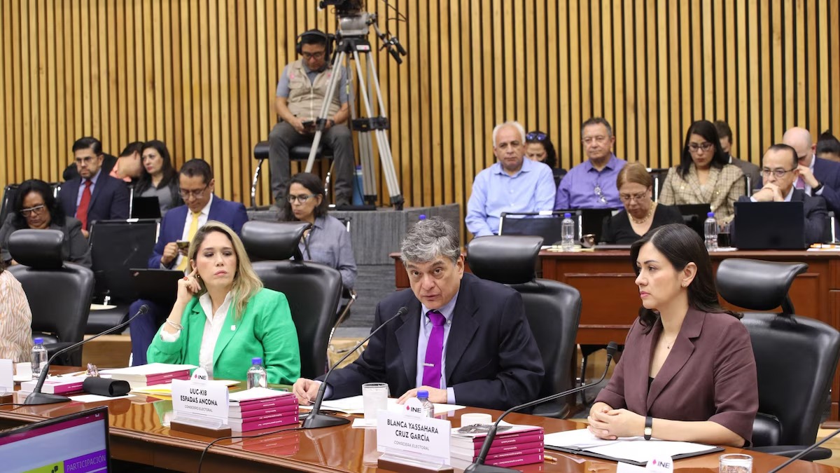El PAS anunciará relanzamiento este sábado. No seremos comparsa, afirma.
Canaco Mazatlán demuestra su aceptación y fortaleza social y política.
Acelerando motores. Reacciones en los otros frentes.
Anuncia INE calendario electoral a partir del 10 de septiembre.