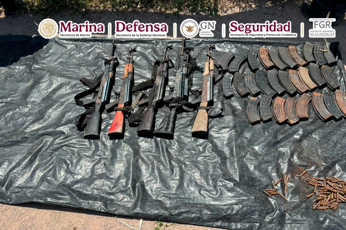 Se aseguró un campamento presuntamente perteneciente a la delincuencia organizada
También fueron asegurados 11 vehículos, 33 armas largas, seis artefactos explosivos y diversas dosis de sustancias ilícitas