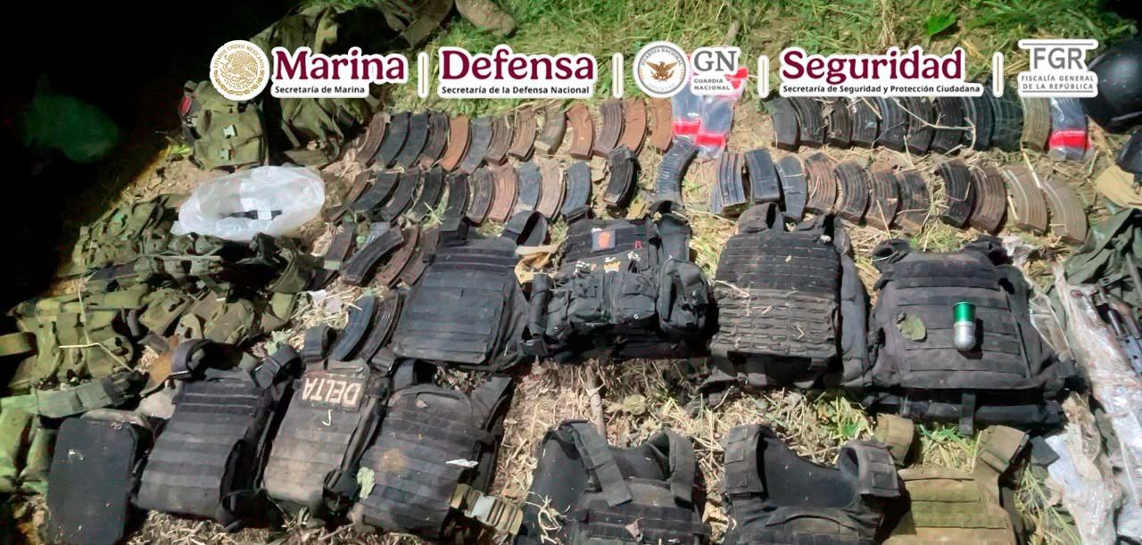 Se aseguró un campamento presuntamente perteneciente a la delincuencia organizada
También fueron asegurados 11 vehículos, 33 armas largas, seis artefactos explosivos y diversas dosis de sustancias ilícitas