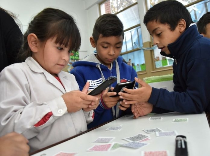 A dos diputadas las afectó el “derecho de las audiencias”.
Ni la dirigente nacional de Morena quiso meter las manos por ellas.
Regularán uso de celulares en aulas.
¡Sheinbaum envía dinero a estudiantes!, Delgado, dixit.