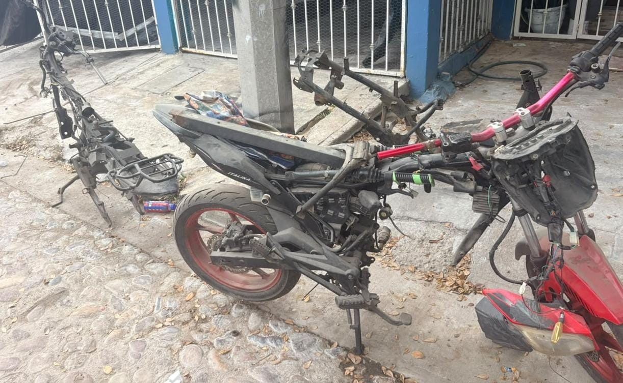 Policía Municipal atiende reporte de robo en casa habitación y ubica varias motocicletas desmanteladas
Las unidades fueron depositadas en la pensión correspondiente, en tanto personal de la Vicefiscalía realiza las diligencias para determinar su procedencia