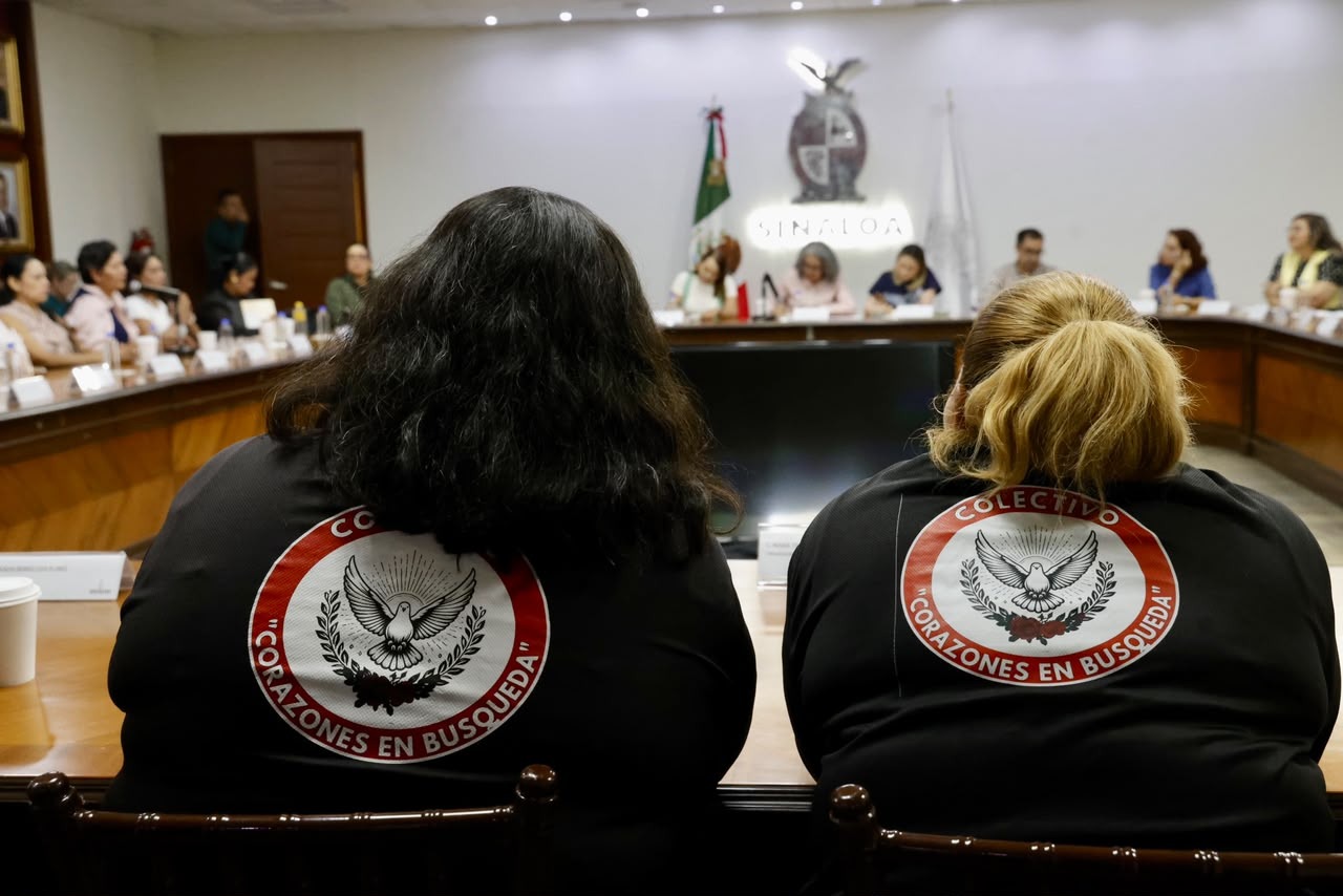 Se reúne Graciela Domínguez con colectivos de búsqueda y personas desaparecidas.
Justo reconocer la diferencia en el trato.
¿Cuándo reaccionará la Fuerza de Reacción en Mazatlán?.
Trabajan en seguir reactivando Culiacán.
Olegaria Carrazco del tingo al tango.
