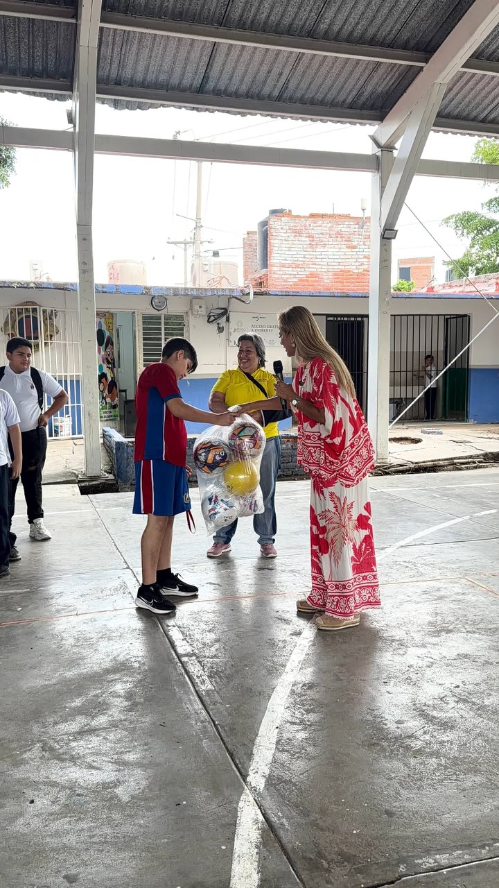 Aceleran el ritmo: Imelda Castro prepara recorridos por todo Sinaloa.
My-Lai no llegó con las manos vacías
Ecos de la visita presidencial del pasado domingo.
PAS anuncia intensa jornada de consulta ciudadana.
