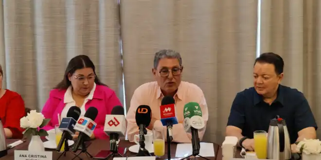 Se presenta el partido Somos en Sinaloa.
Ni se alboroten los de enfrente expresa el Pío Esquer.
El Duende Verde presume estructura.
¡Mazatlán apetecible para quienes están dispuestos a sacrificarse!
Le ha tupido macizo a Su gracioso Majestad de Elota.