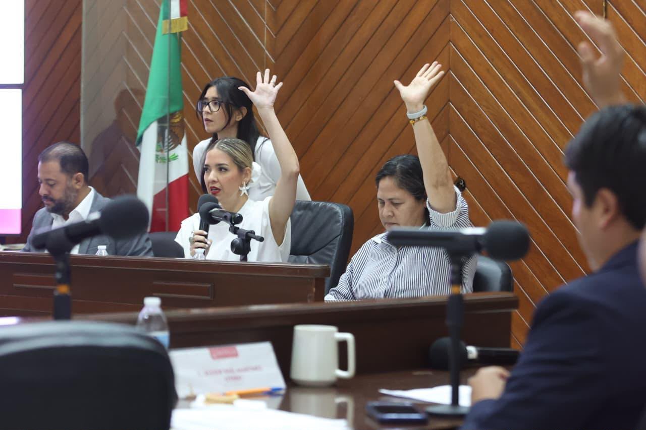Autoriza Cabildo de Mazatlán reasignación presupuestal con ausencias y oposiciones.
Inician cambios en dependencias de Gobierno del Estado.
Entregan firmas para que se vaya senador Inzunza.
PAS y aspirantes aceleran motores.