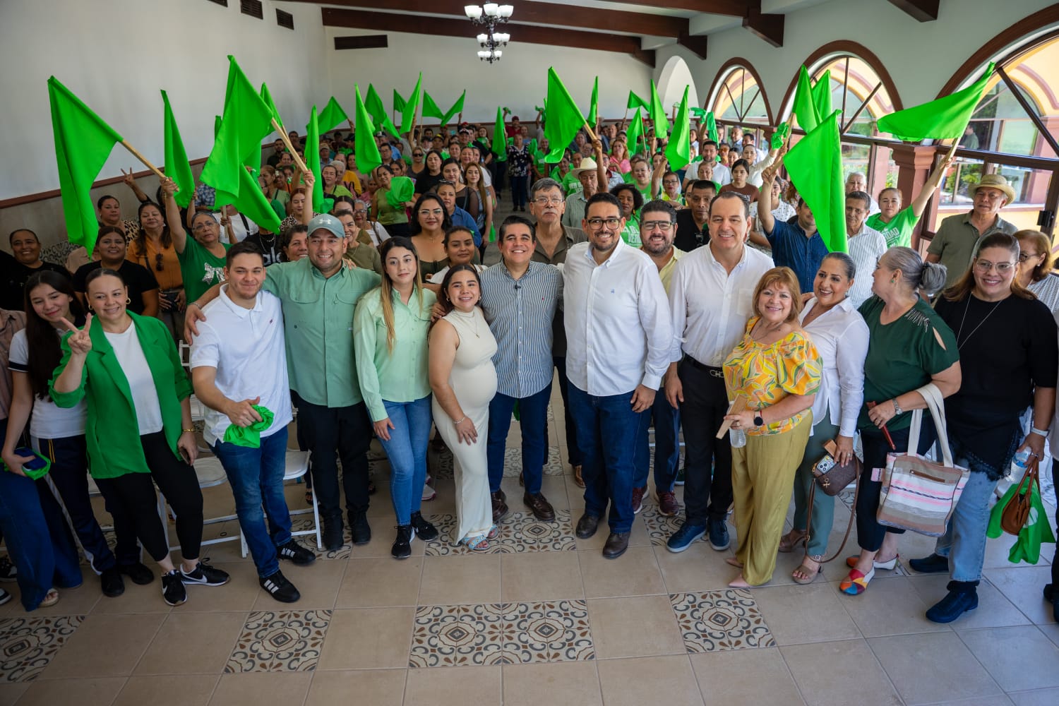Se presenta el partido Somos en Sinaloa.
Ni se alboroten los de enfrente expresa el Pío Esquer.
El Duende Verde presume estructura.
¡Mazatlán apetecible para quienes están dispuestos a sacrificarse!
Le ha tupido macizo a Su gracioso Majestad de Elota.