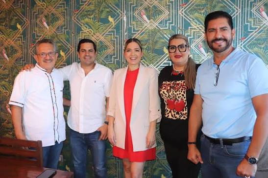 Se presenta el partido Somos en Sinaloa.
Ni se alboroten los de enfrente expresa el Pío Esquer.
El Duende Verde presume estructura.
¡Mazatlán apetecible para quienes están dispuestos a sacrificarse!
Le ha tupido macizo a Su gracioso Majestad de Elota.
