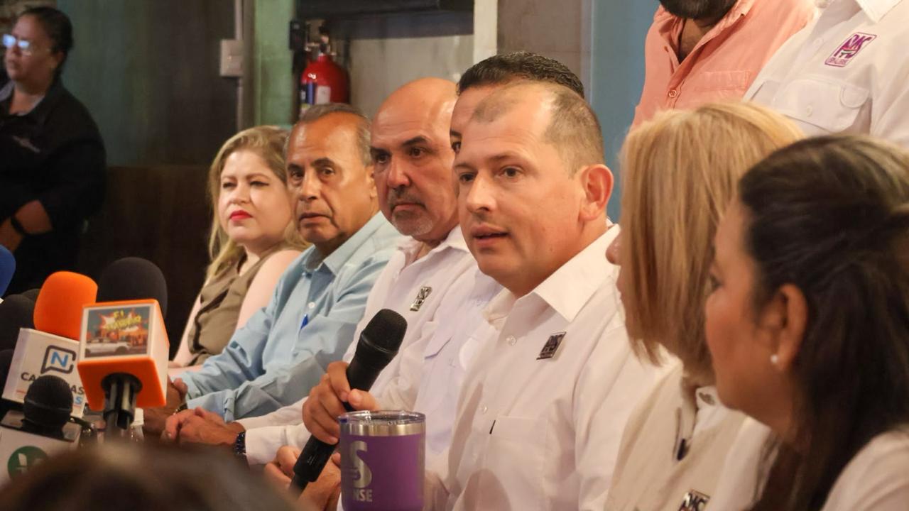 Aceleran el ritmo: Imelda Castro prepara recorridos por todo Sinaloa.
My-Lai no llegó con las manos vacías
Ecos de la visita presidencial del pasado domingo.
PAS anuncia intensa jornada de consulta ciudadana.
