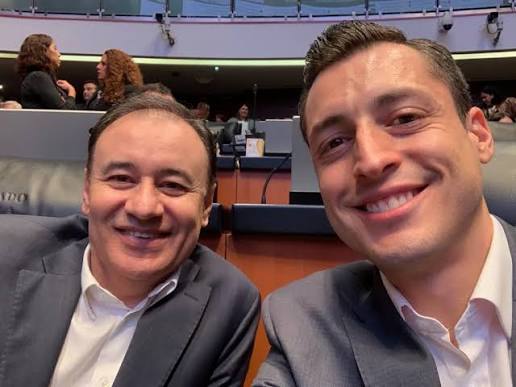 Cimbra ataque a Coordinador de Protección Civil de Mazatlán y a estudiante de la UAS.
Mientras ciudadanos siguen indefensos, políticos son escoltados por la G.N.
PAN anuncia “asambleas informativas” en todo el país.
Sinaloenses votarán en el extranjero. ¿Y, el ICE, no acudirá a las casillas?.
A Alfonso Durazo, ex priista, ex foxista y hoy morenista le salió le chirrión por el palito.
Renuncia Alba Virgen al PAS.