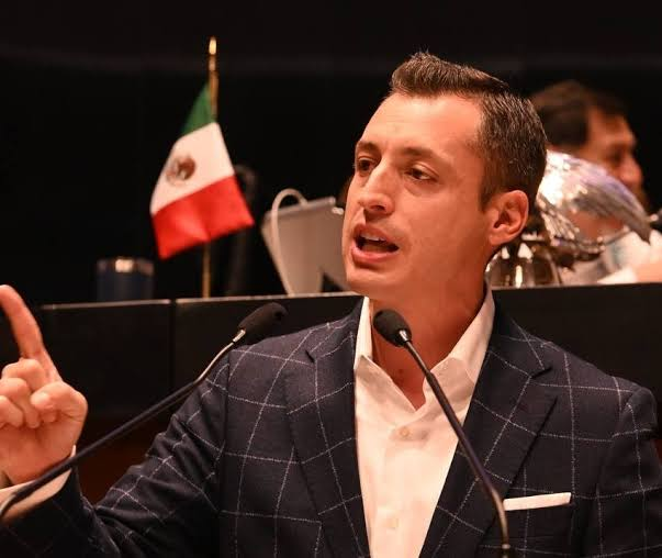 Cimbra ataque a Coordinador de Protección Civil de Mazatlán y a estudiante de la UAS.
Mientras ciudadanos siguen indefensos, políticos son escoltados por la G.N.
PAN anuncia “asambleas informativas” en todo el país.
Sinaloenses votarán en el extranjero. ¿Y, el ICE, no acudirá a las casillas?.
A Alfonso Durazo, ex priista, ex foxista y hoy morenista le salió le chirrión por el palito.
Renuncia Alba Virgen al PAS.