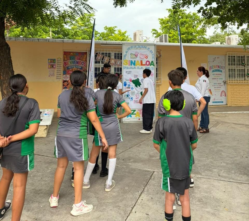 En el marco del Día Internacional de la Paz, personal de la SSPM llevó mensajes de prevención de la violencia escolar y fomento a los valores a planteles educativos de Mazatlán
