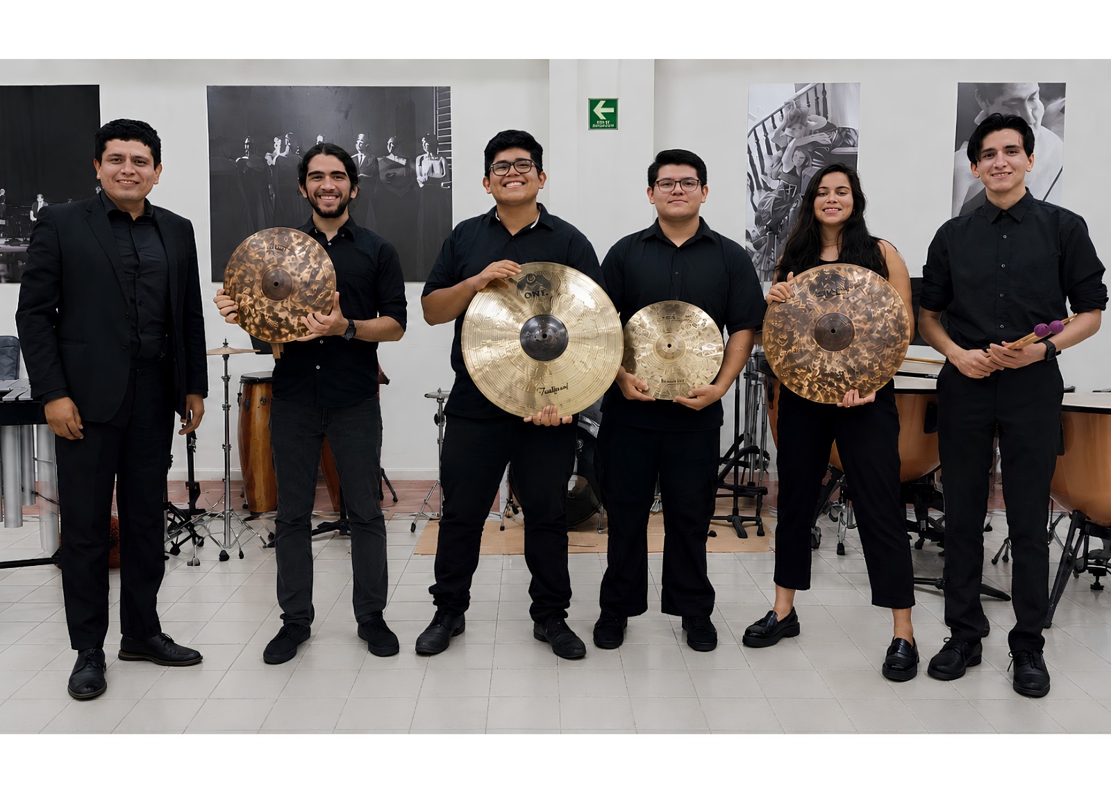 El destacado docente y percusionista del Centro Municipal de las Artes participará en la edición 54 del Festival Internacional Cervantino junto al reconocido SAFA Ensamble de Percusiones.*
Su liderazgo impulsa además al Foro de Percusiones CMA, agrupación seleccionada para formar parte de la cartelera del Festival Cultural Sinaloa 2026.
