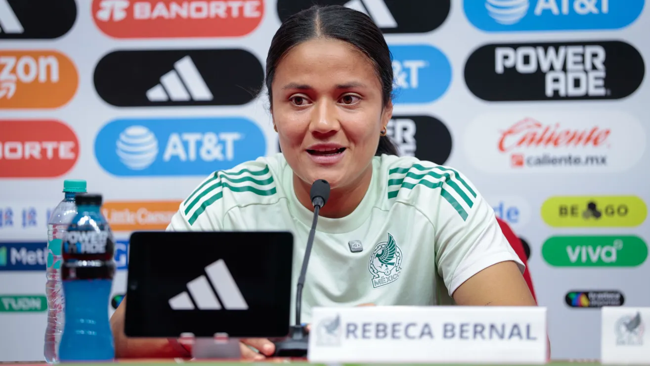 La defensora mexicana lucirá los colores de los Red Devils, Manchester United, para esta temporada. Rebeca Bernal destacó en Estados Unidos