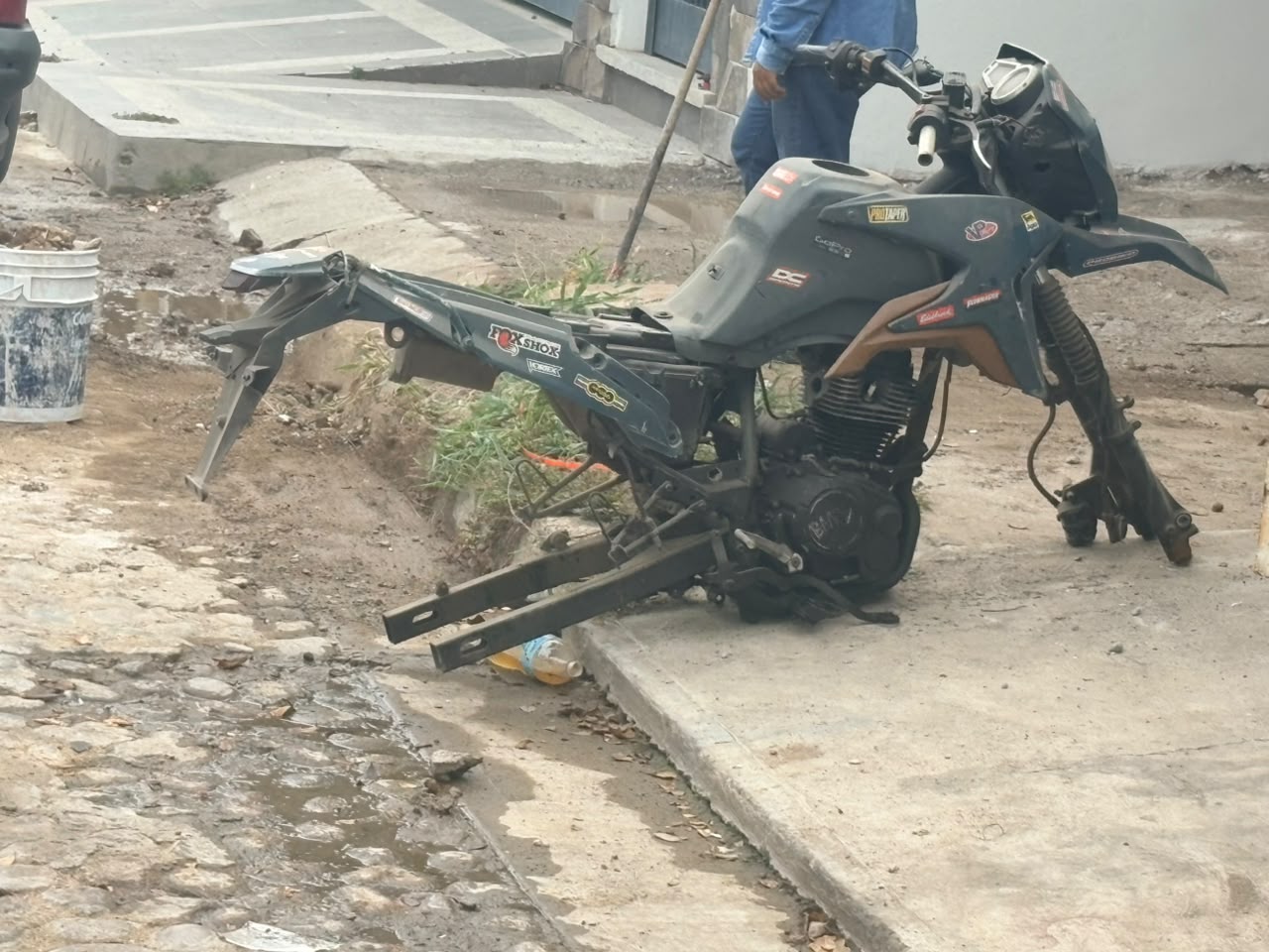 Policía Municipal atiende reporte de robo en casa habitación y ubica varias motocicletas desmanteladas
Las unidades fueron depositadas en la pensión correspondiente, en tanto personal de la Vicefiscalía realiza las diligencias para determinar su procedencia
