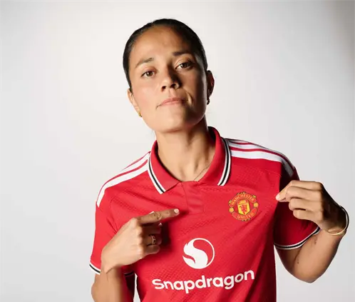La defensora mexicana lucirá los colores de los Red Devils, Manchester United, para esta temporada. Rebeca Bernal destacó en Estados Unidos