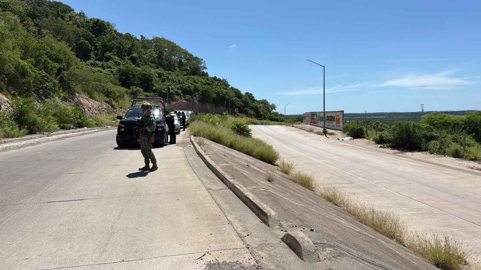Terrible hecho aconteció esta mañana en la ciudad de Mazatlán al ser localizado sin vida el cuerpo de un menor de edad, por presuntas lesiones con arma de fuego, en conocida avenida.