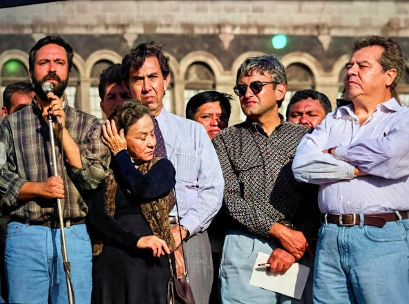 Corría el año de 1994 cuando tuve la gran oportunidad de conducir el noticiero “Si Quitarle Ni Ponerle” y el espacio “Dígalo Por Radio”, en la –entonces- XETK y XERJ de Grupo Promomedios en Mazatlán.