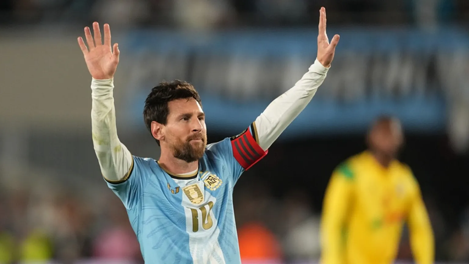 Messi se despide de la Albiceleste con 126 goles, el último de penalti, y muchas emociones