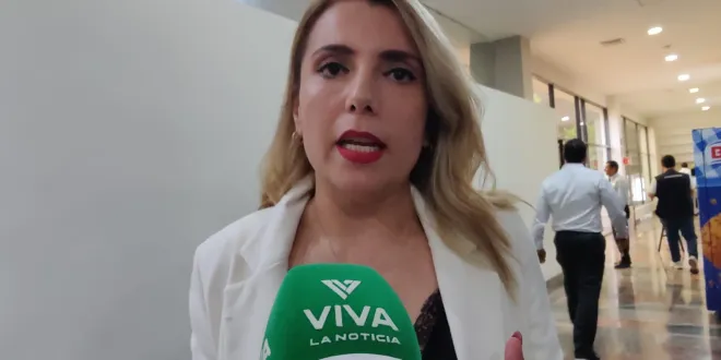 Mazatlán se desmorona… ya no es lo duro, es lo tupido.
La naturaleza se la está cobrando y los malandros desatados.
Brincan para sacrificarse a nivel estatal: Roxana, Paloma y Mario más los que se alboroten.
Vino Chente, el Lenguaraz de San Cristóbal.
Lanzan convocatoria para coordinadores municipales de Morena.
