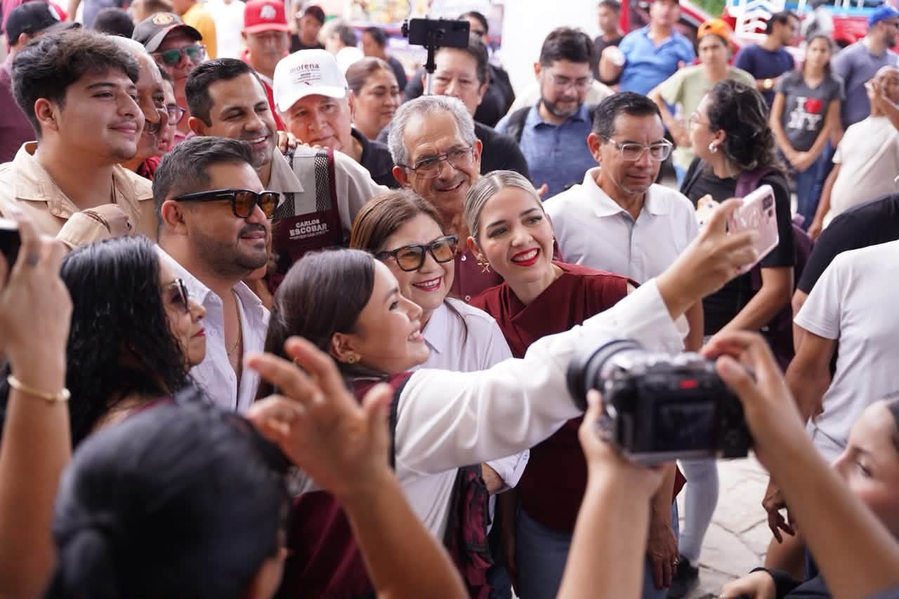 Imelda Castro, imán que genera desesperación por las selfies.
Se atasca de gente la reunión con el cómitre municipal de Morena en Mazatlán.
Porque no estuvo Edgar González presente?.
La Tatis anda aguitada y dolida. Crea nuevo movimiento.
Activa el PRI a sus Defensores de México. ¿Y el, PAN?.