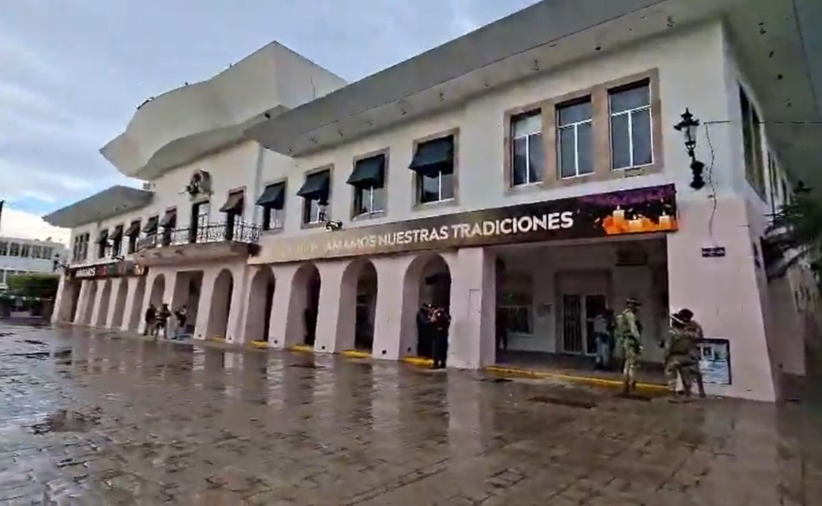 Mazatlán arrinconado por el crimen.
Golpean el corazón de la administración municipal aprovechando una autoridad mediocre y pasmada.
¿Por qué callan varios políticos?.
