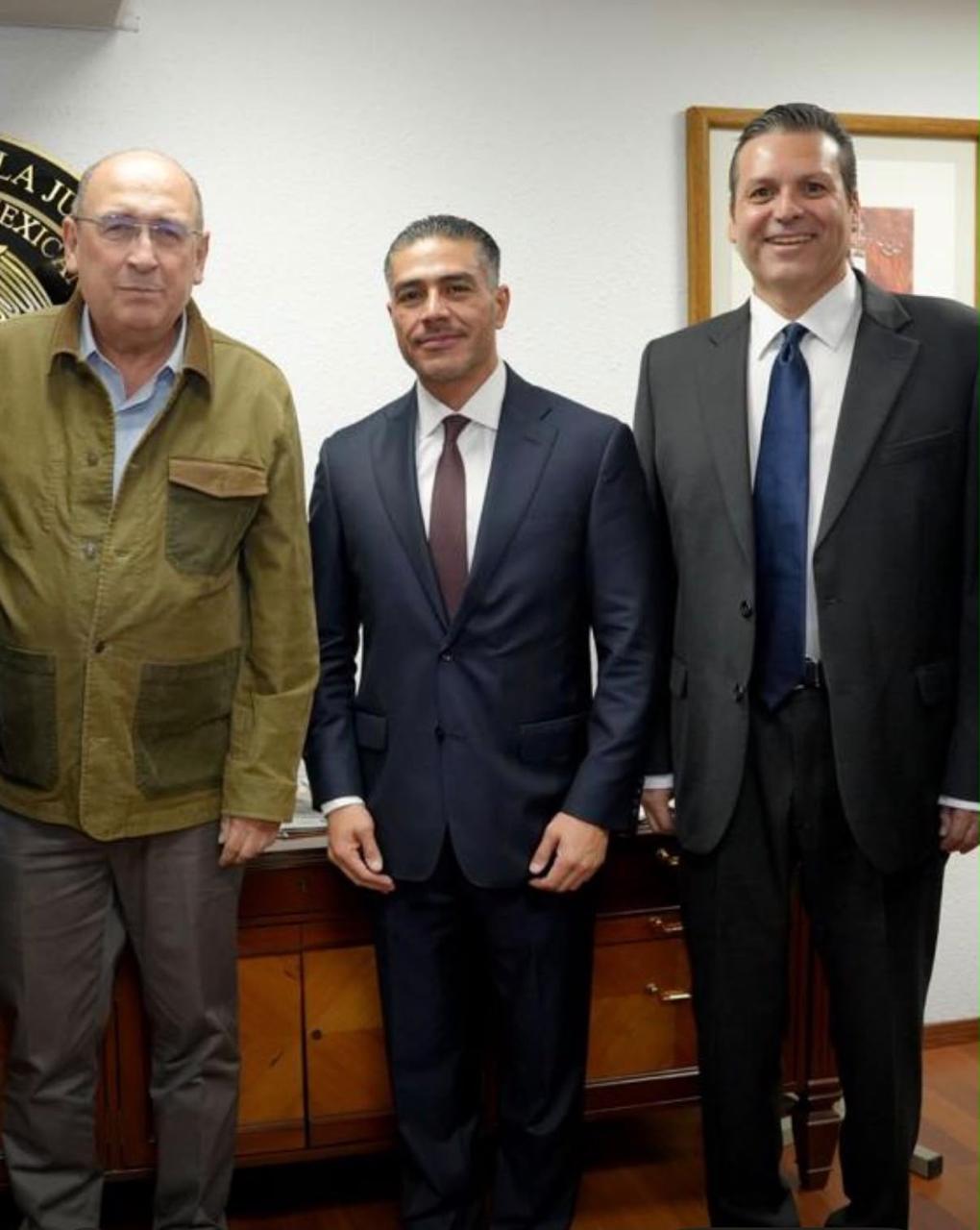 Se reúne Mario Zamora con García Harfuch.
Cascada de registros en Morena para encabezar coordinaciones municipales.
Pavimenta Duende Verde candidatura al 2030.
En Culiacán recuerdan a mujeres víctimas de feminicidio.
