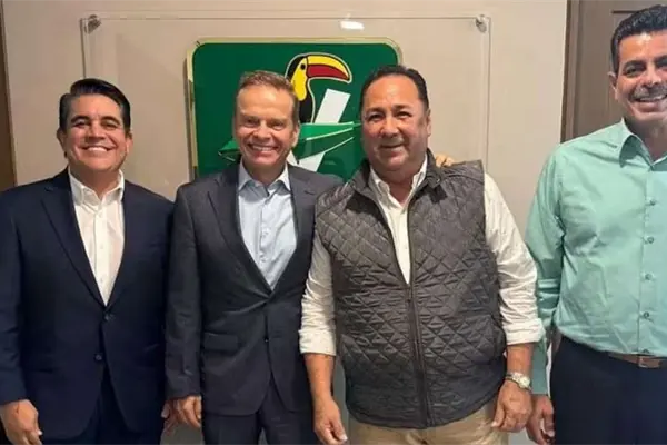 Engorda el Verde la tarraya en Sinaloa.
Fernando Pucheta y Tony Castañeda las últimas adquisiciones del partido suripanta.
Grupo parlamentario del PAS presente informe de actividades.
Diputados locales del PAN rechazan ley LGBT+
