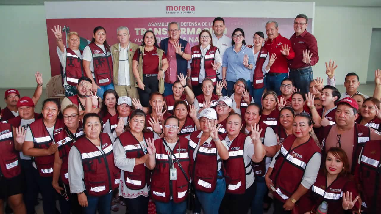 Imelda Castro, imán que genera desesperación por las selfies.
Se atasca de gente la reunión con el cómitre municipal de Morena en Mazatlán.
Porque no estuvo Edgar González presente?.
La Tatis anda aguitada y dolida. Crea nuevo movimiento.
Activa el PRI a sus Defensores de México. ¿Y el, PAN?.