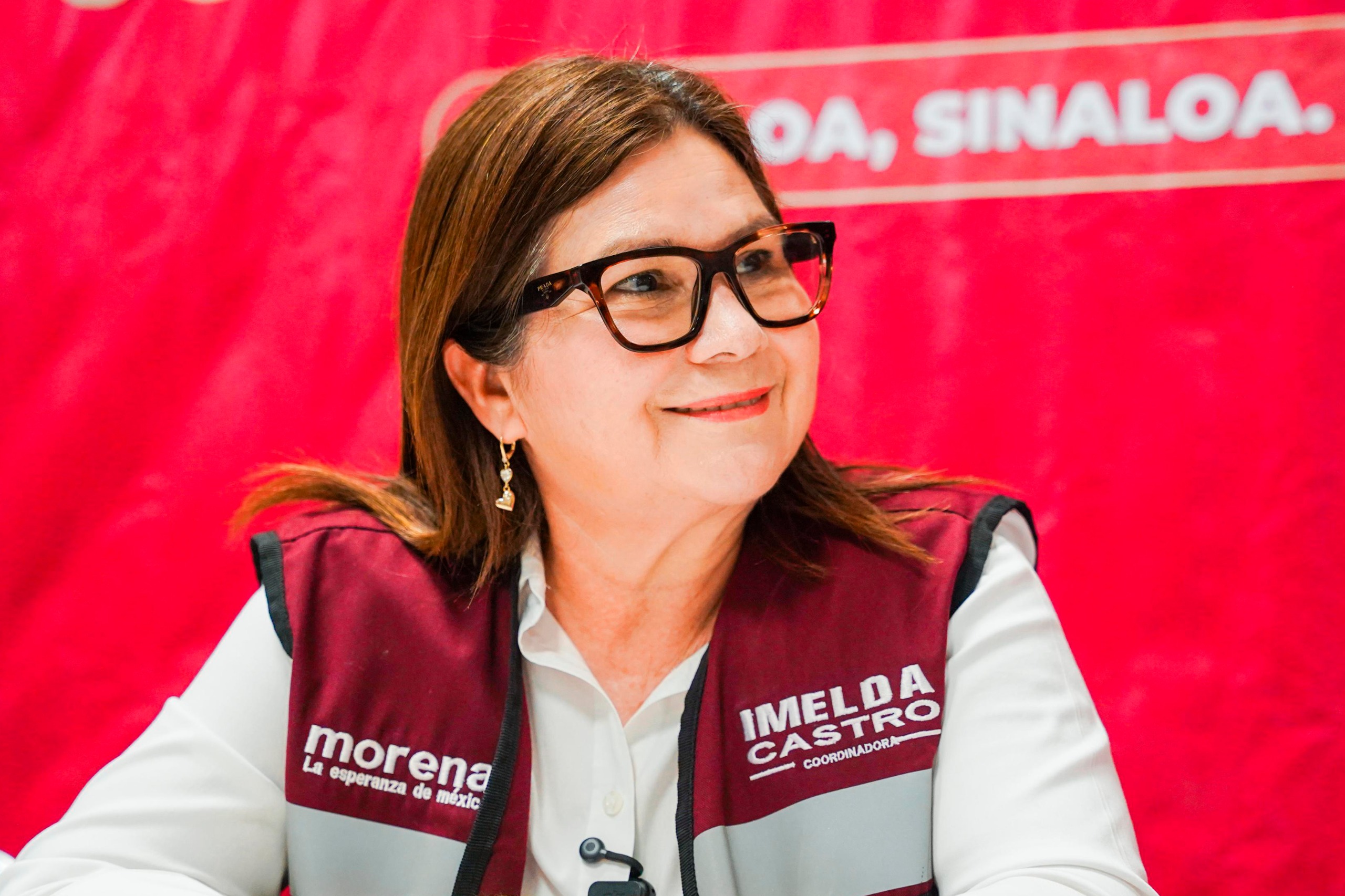 La desinformación como estrategia en la búsqueda de la Coordinación municipal.
Llama Imelda Castro a aspirantes a coordinadores a recorrer territorio sin descanso… le hacen caso y aceleran motores.
Cargan con sus sueros, multivitamínicos y hasta cinco playeras para cambiarse cuando arrecia el sudor.
Esto orilla al resto de los partidos a acelerar motores.
Aspirantes que juegan con ventaja.
