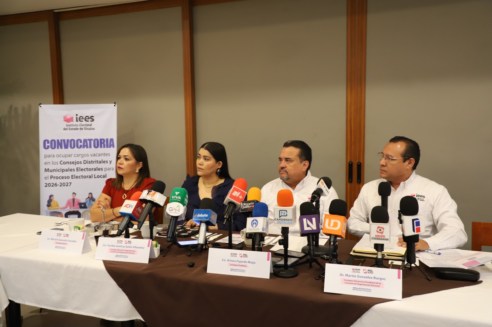 Intercambian ideas por un Mejor Mazatlán.
Chusmamafia del IEES busca renovar consejos municipales y distritales protegiendo a la pandilla.
Una FGR indecente.
Paola Garate sigue en precampaña.