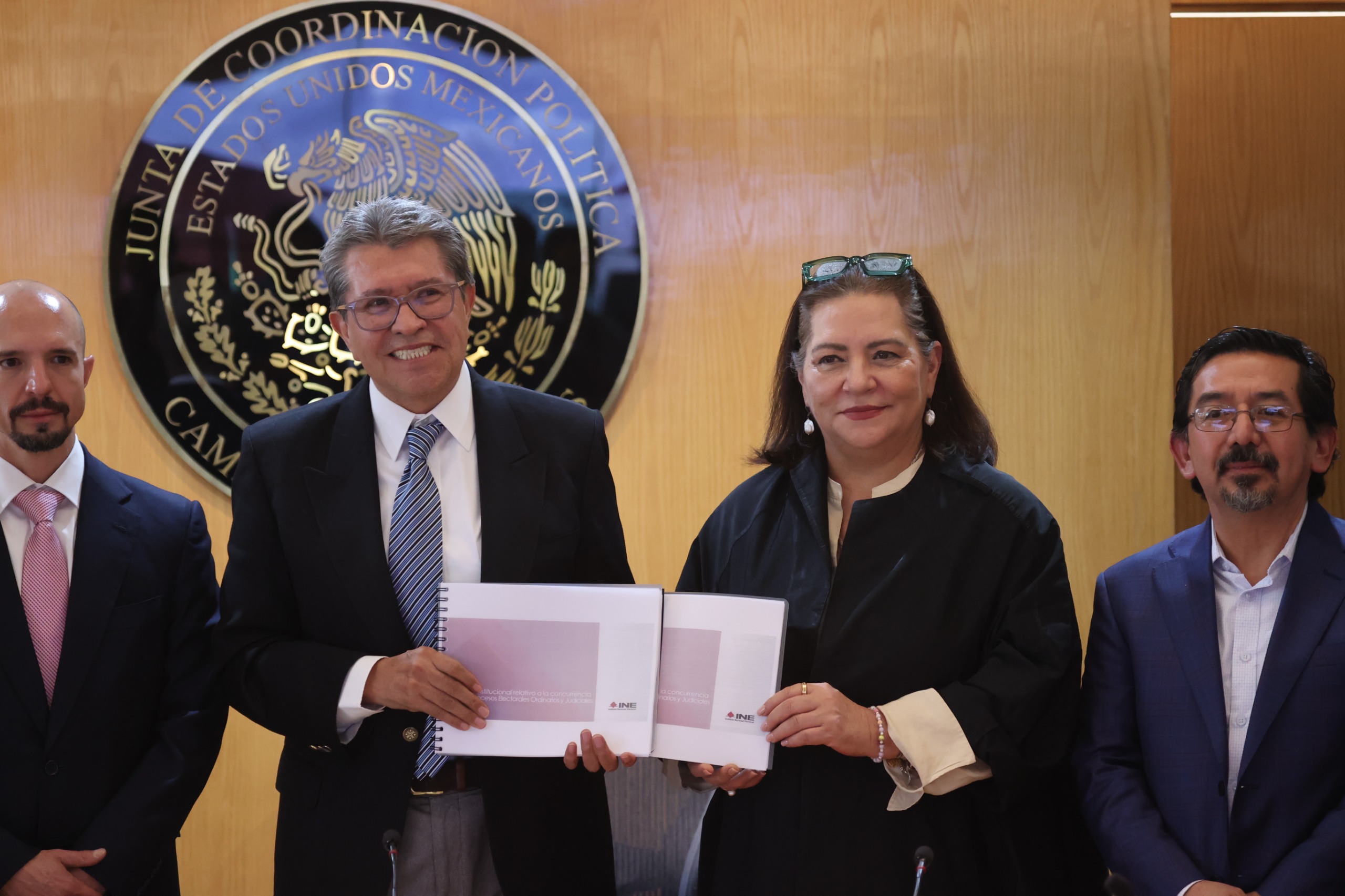 Mario Zamora se abre de capa y busca amplia alianza electoral en Sinaloa.
Resalta Olegaria Carrazco Macías trabajo legislativo.
4 de noviembre emiten Convocatoria para sustituir a Doña Guadalupe Taddei.
Precampañas en Sinaloa inician hasta el 4 de enero.
Continúa Graciela con la limpieza.