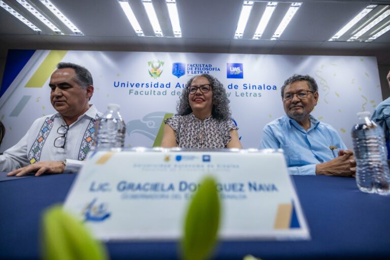 Hay quienes juegan con ventaja en proceso de Morena.
¿A qué horas hará sus “asambleas” y repartirá periódicos Estrella Palacios?
La convocatoria permite a aspirantes seguir ocupando sus cargos públicos y hacer campaña.
Lamentable y vergonzante traspié el de Merary Villegas: soberbia por sobre todas las cosas.
No solo la Gobernadora se mete a la UAS… ¡También los del Verde!.
