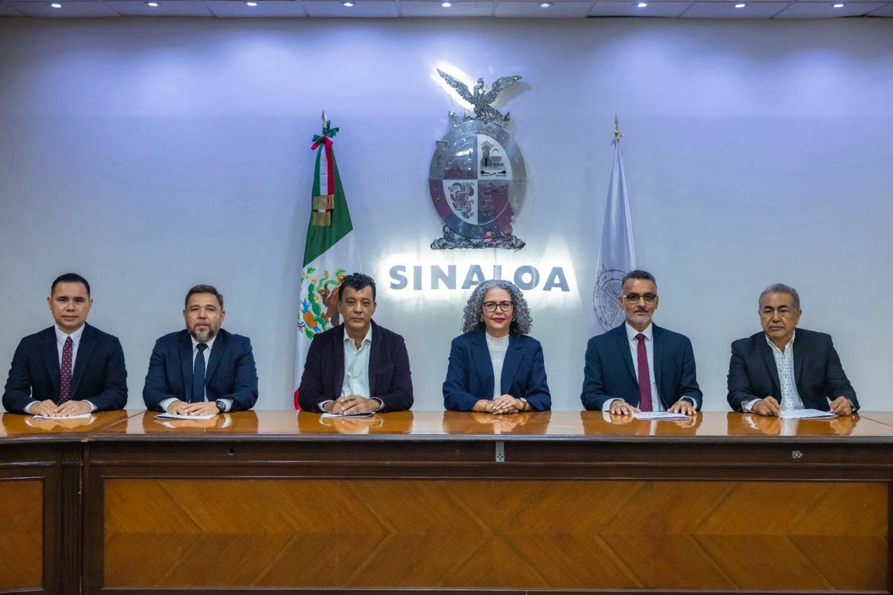 ¡Habemus sucursal de Chusmamafía en Sinaloa! Resuenan carcajadas-
Olegaria Carrazco siempre al pie de la cureña.
Imelda quiere que aspirantes aporten a la marca Morena. ¡A trabajar vatos y vatas!
Cambios en el Congreso y en Gobierno del Estado.
