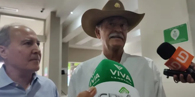 Mazatlán se desmorona… ya no es lo duro, es lo tupido.
La naturaleza se la está cobrando y los malandros desatados.
Brincan para sacrificarse a nivel estatal: Roxana, Paloma y Mario más los que se alboroten.
Vino Chente, el Lenguaraz de San Cristóbal.
Lanzan convocatoria para coordinadores municipales de Morena.
