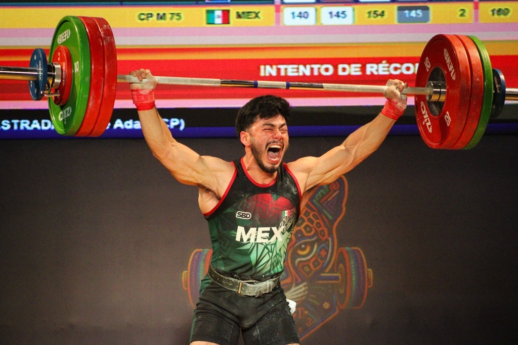 El olímpico mexicano subió al podio en la prueba de Arranque, donde levantó 154 kilogramos para quedarse con la segunda posición, apenas un kilo por debajo del colombiano Hugo Montes, quien se adjudicó el oro con 155 kilogramos.