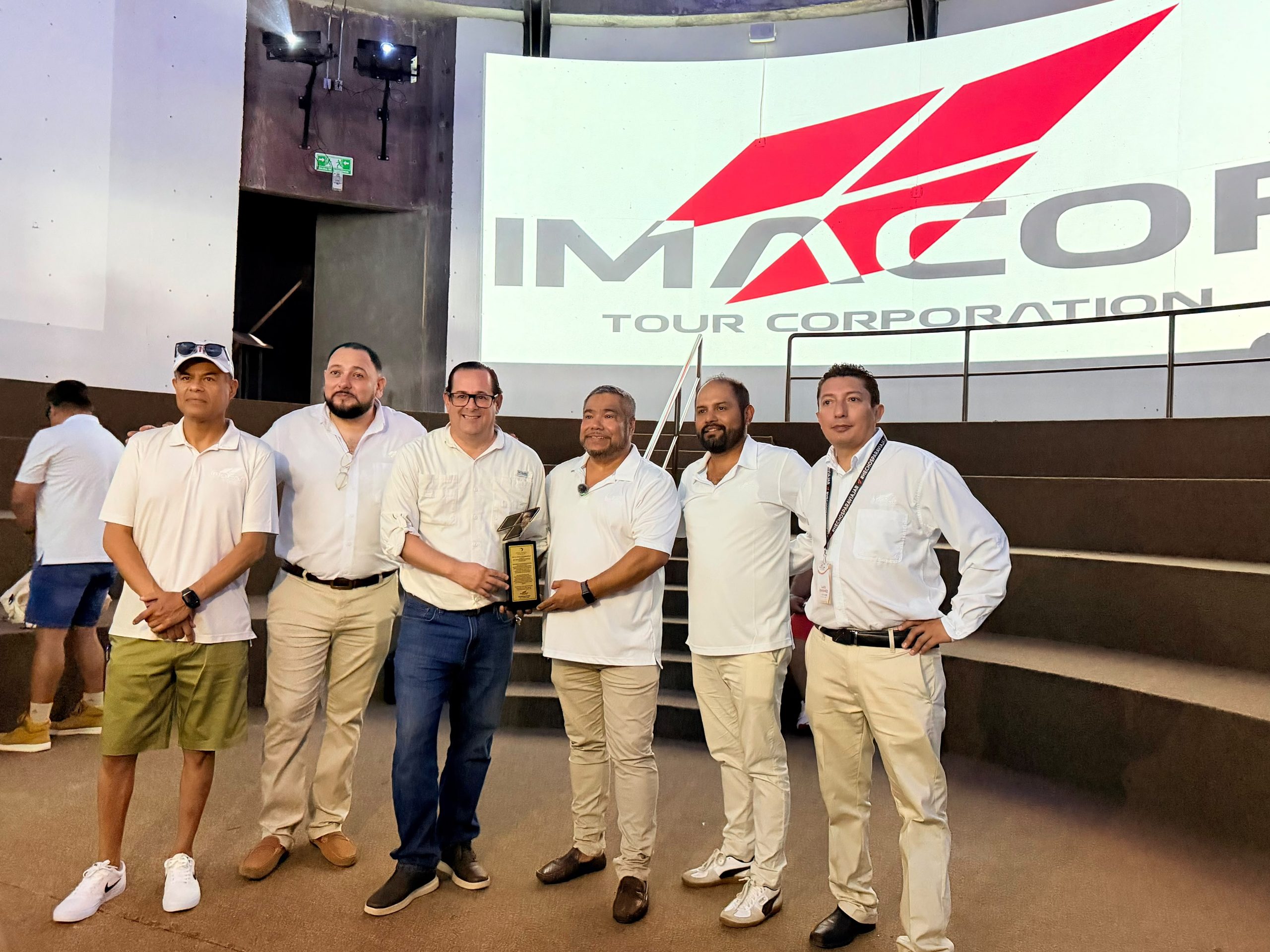 Leonardo Padilla Cuella, director regional Bajío Norte de Imacop Tour Corporation, destacó la belleza del recinto y recomendó ampliamente su visita. Asimismo, expresó su satisfacción por la experiencia en el puerto: “Mazatlán está de pie, Mazatlán está intacto, Mazatlán está más lindo que nunca”.